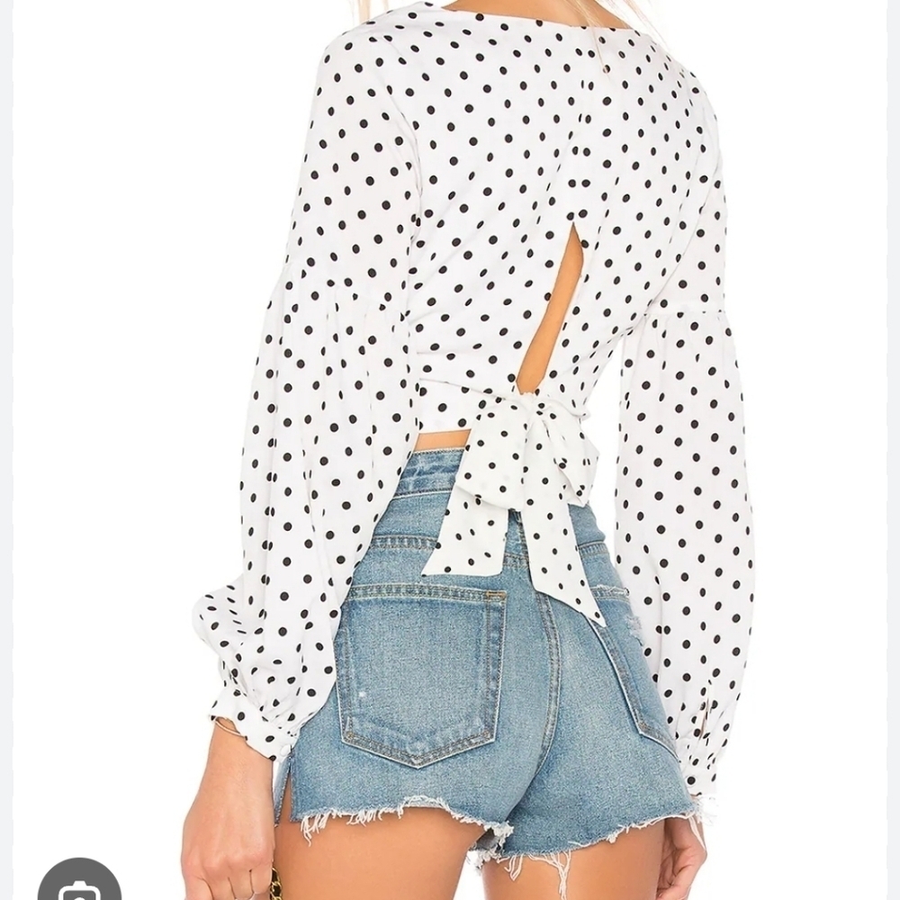 Superdown Yasmin Tie Back Crop Top In White & Black Small - Picture 4 of 13